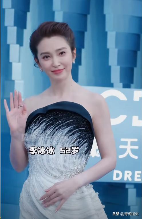 抢镜胡杏儿美出圈C位张柏芝抢尽风头AG真人平台澳门晚宴：刘嘉玲大露背