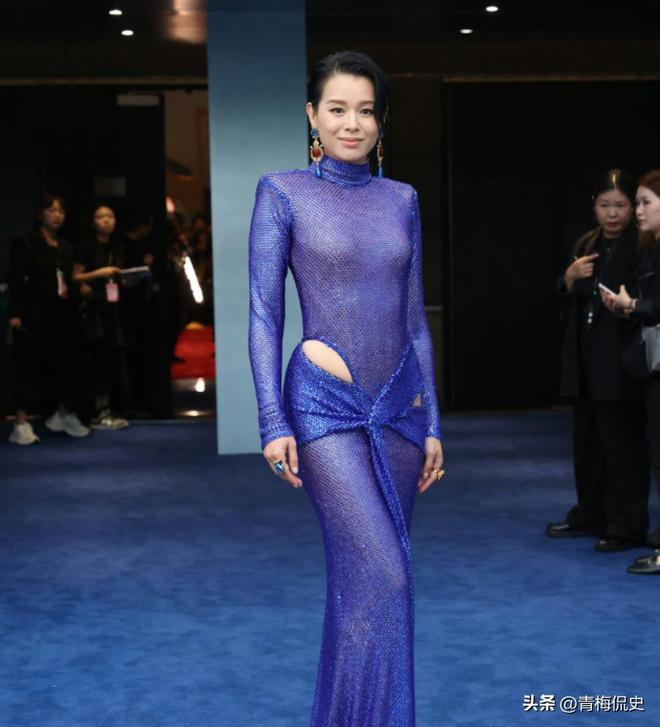 抢镜胡杏儿美出圈C位张柏芝抢尽风头AG真人平台澳门晚宴：刘嘉玲大露背(图16)