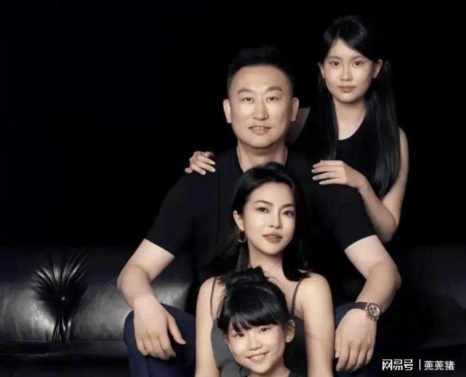 波升级青岛队主帅私生活引关注。AG真人游戏平台刘维伟离婚风(图3)