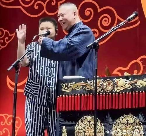 郭汾阳戴耳环随行母子形影不离AG真人网郭德纲石家庄演出(图6)