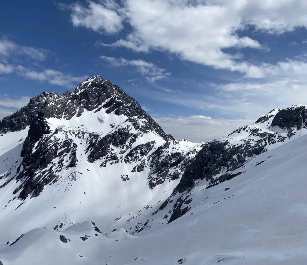 用珠宝饰品点亮你的度假时光？AG真人娱乐暑期出行季如何(图8)