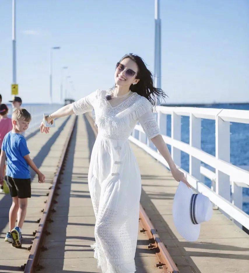 用珠宝饰品点亮你的度假时光？AG真人娱乐暑期出行季如何(图11)