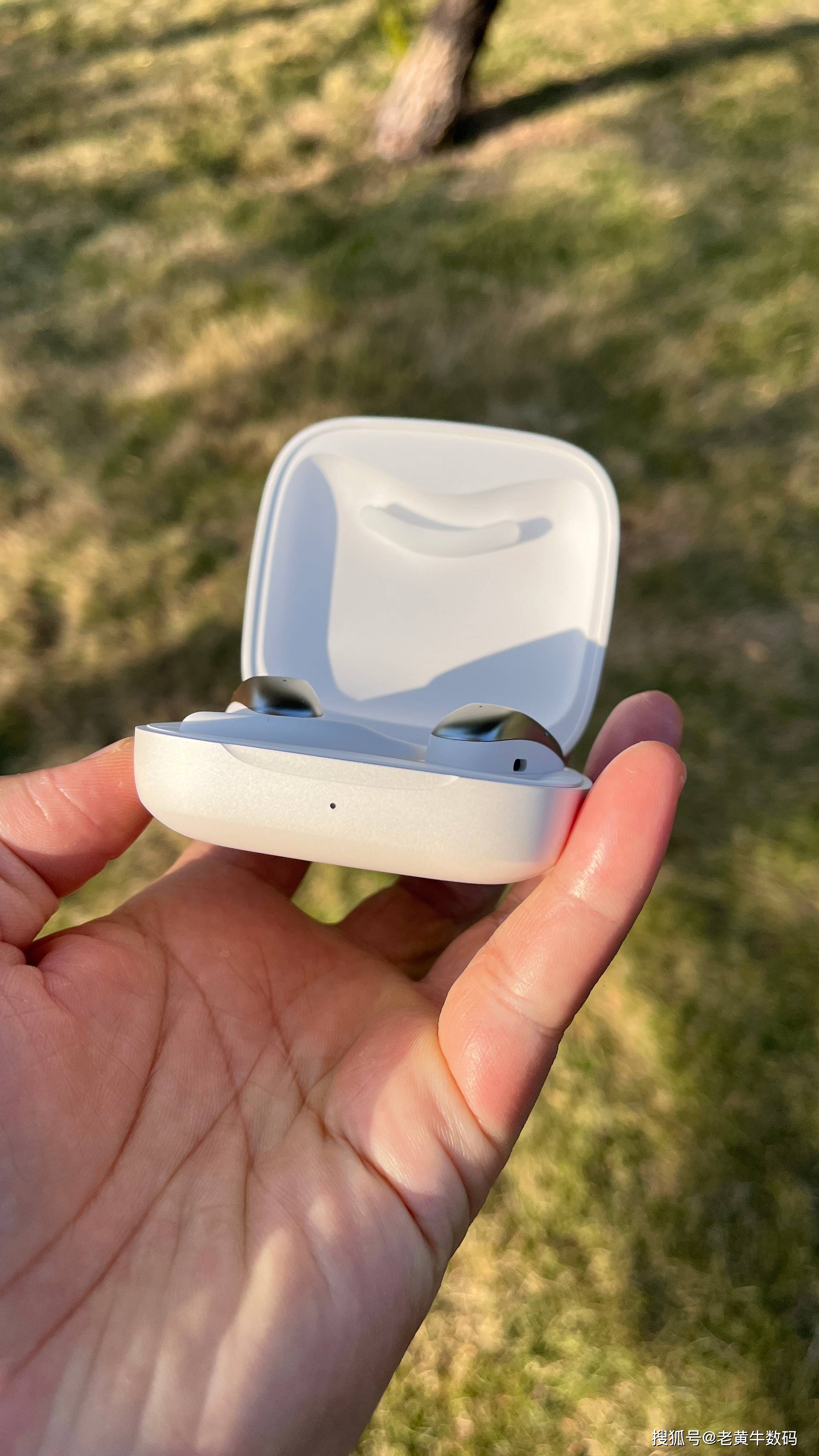 V21智能翻译耳机：国货科技赋能跨国出行